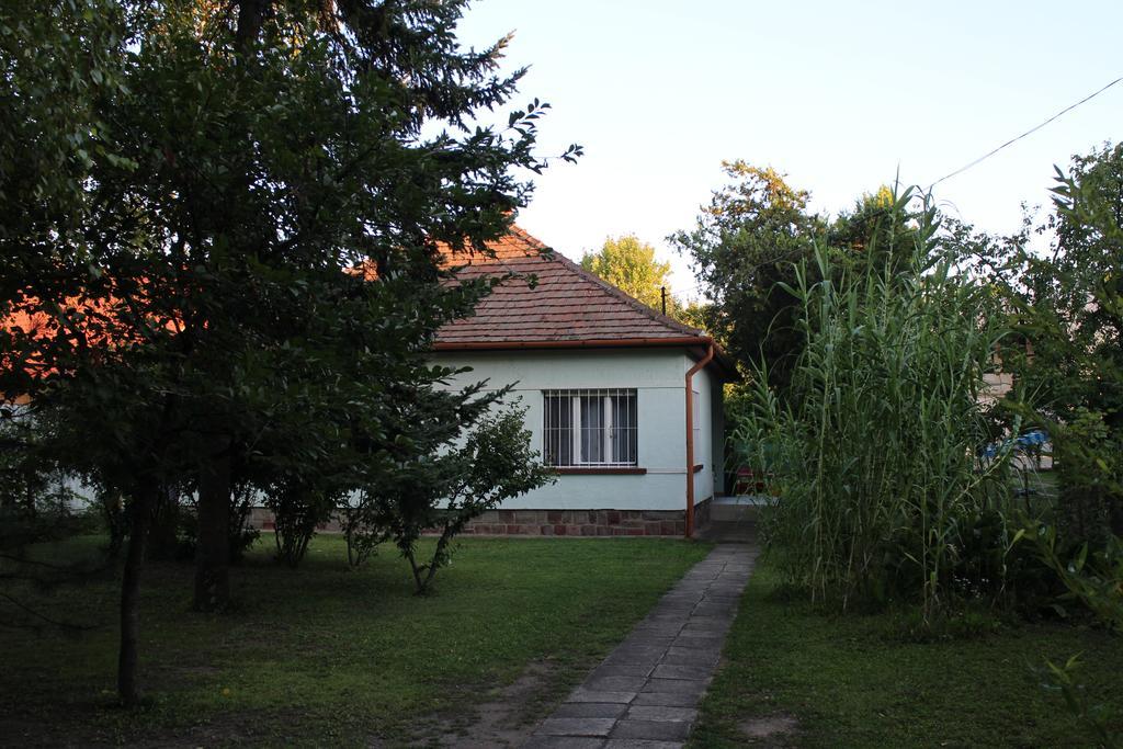 Evelin Nyaralóház Siófok Esterno foto
